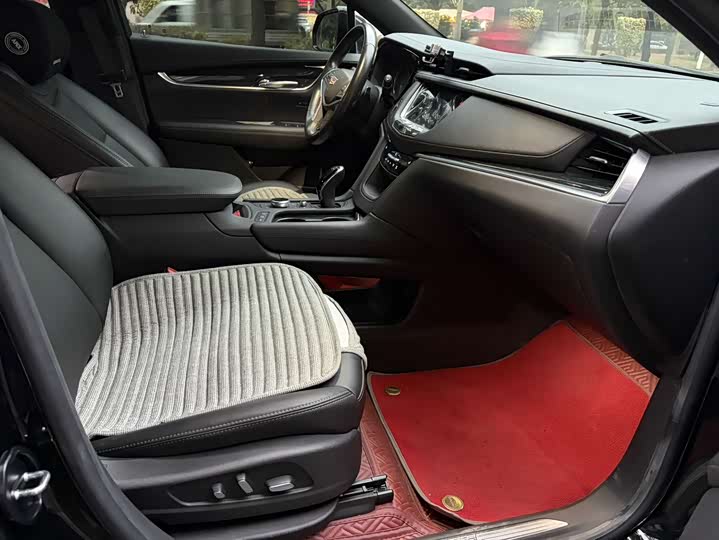 Фото 8 - Cadillac XT5