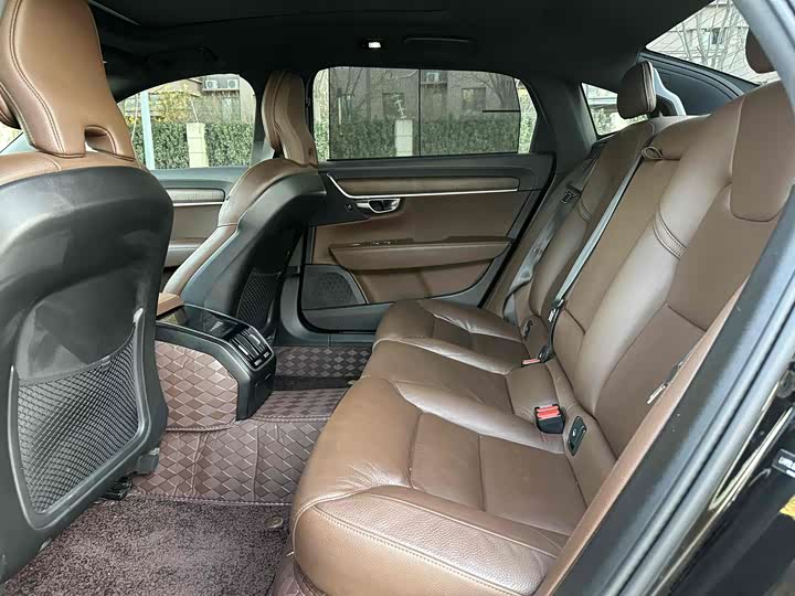 Фото 6 - Volvo S90