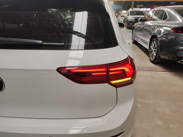 Фото 8 - Volkswagen Golf