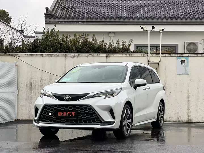 Фото 1 - Toyota Granvia