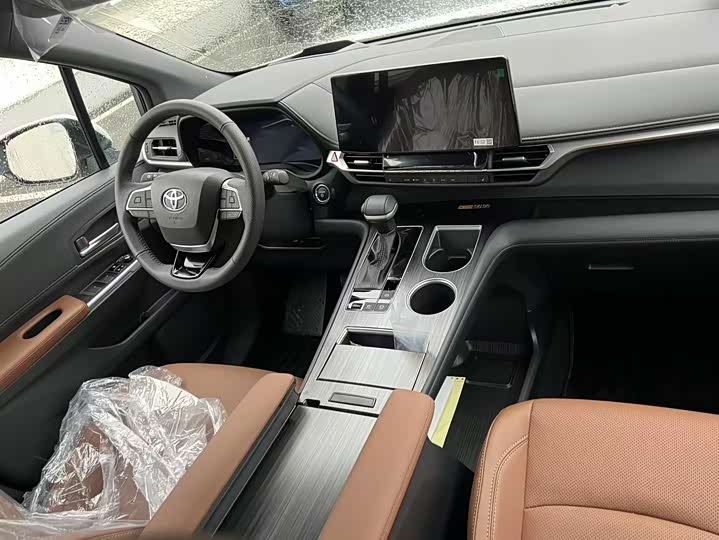 Фото 8 - Toyota Granvia