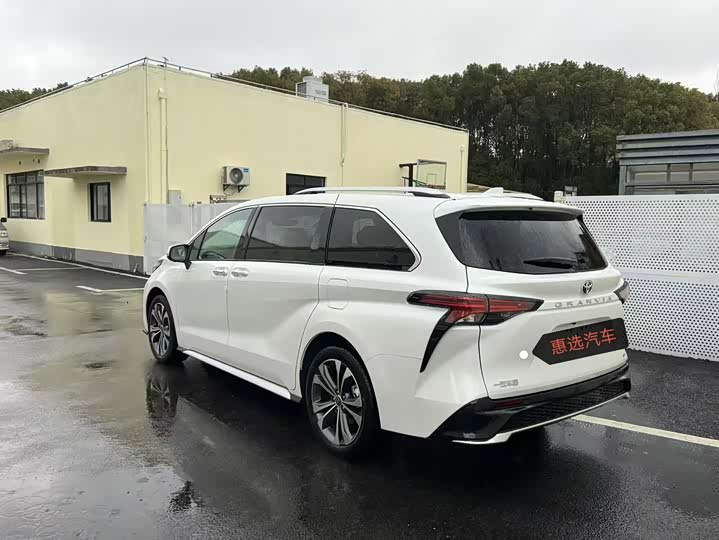 Фото 9 - Toyota Granvia