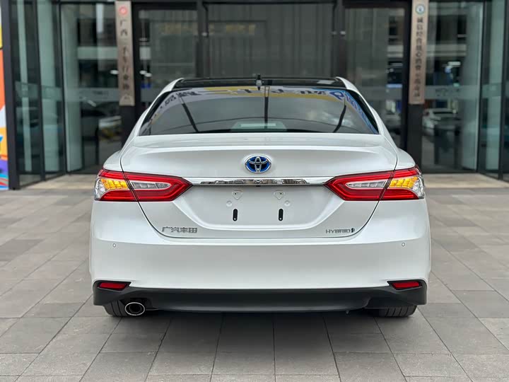 Фото 2 - Toyota Camry