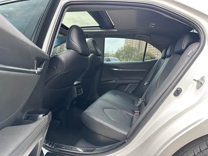 Фото 7 - Toyota Camry