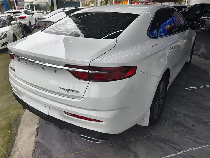 Фото 3 - Geely Preface