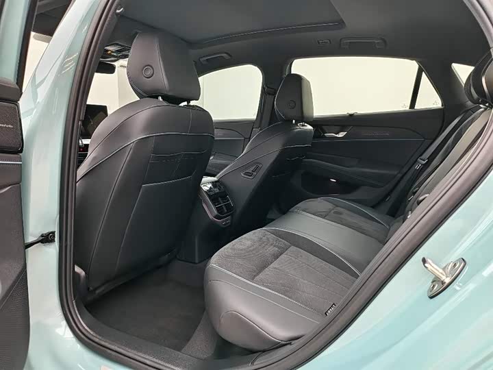 Фото 8 - Volkswagen Passat