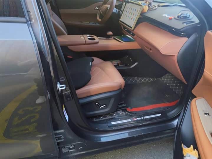 Фото 8 - Changan UNI-Z Hybrid