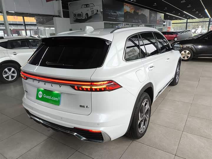 Фото 7 - Geely Monjaro