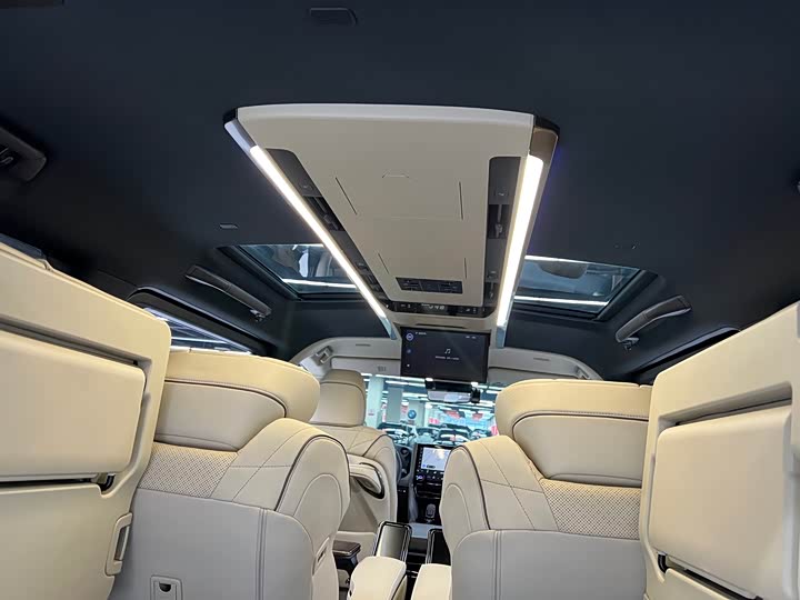 Фото 8 - Toyota Vellfire