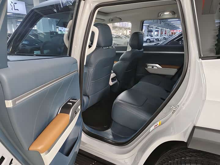 Фото 7 - Changan Deepal G318