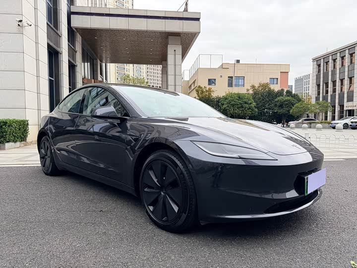 Фото 3 - Tesla Model 3