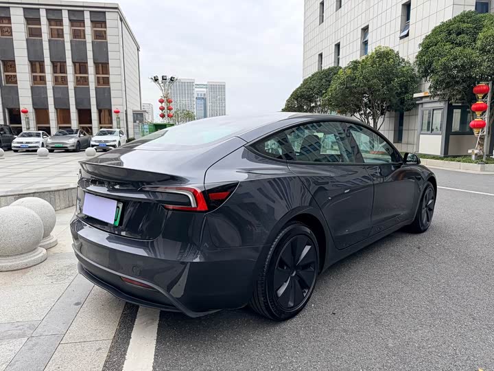 Фото 5 - Tesla Model 3
