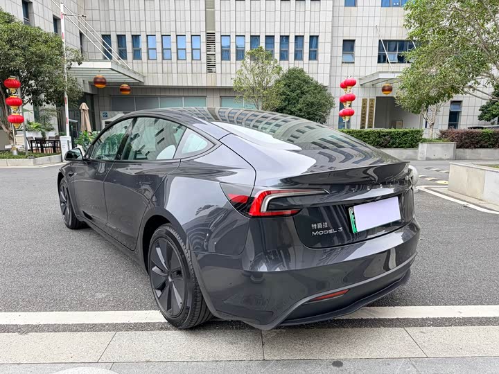 Фото 7 - Tesla Model 3