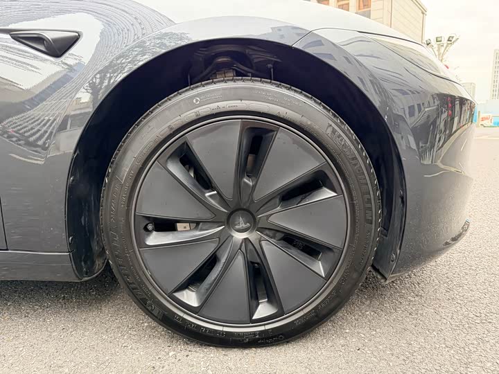 Фото 8 - Tesla Model 3