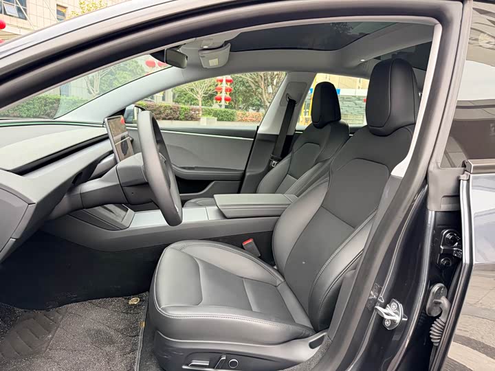 Фото 9 - Tesla Model 3