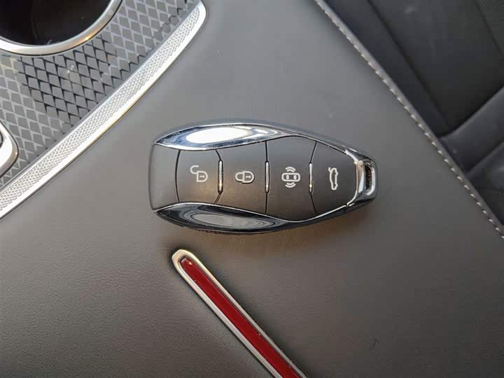 Фото 8 - Hongqi HS3 Hybrid