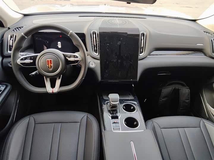 Фото 9 - Hongqi HS3 Hybrid