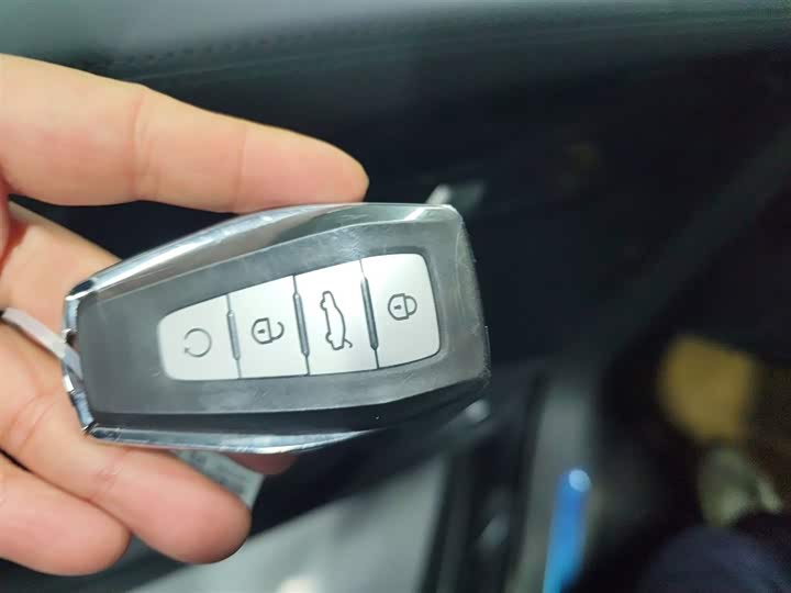 Фото 9 - Geely Monjaro