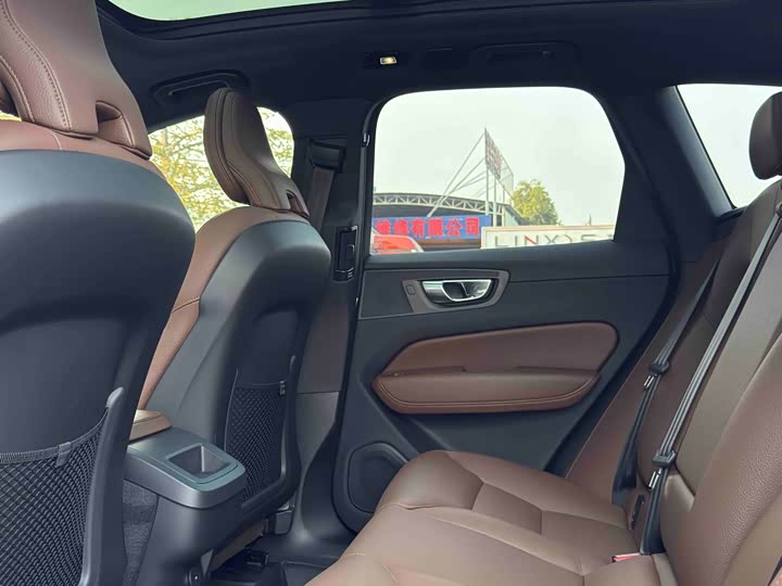 Фото 9 - Volvo XC60