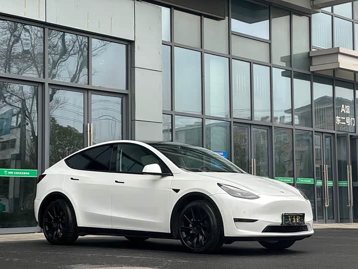 Фото 3 - Tesla Model Y