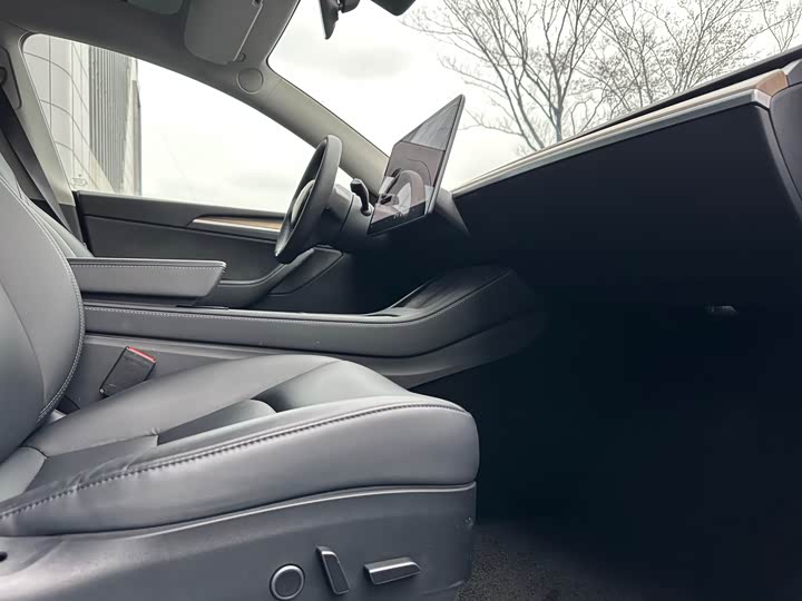 Фото 9 - Tesla Model Y