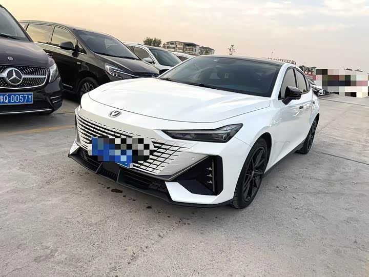 Фото 1 - Changan UNI-V