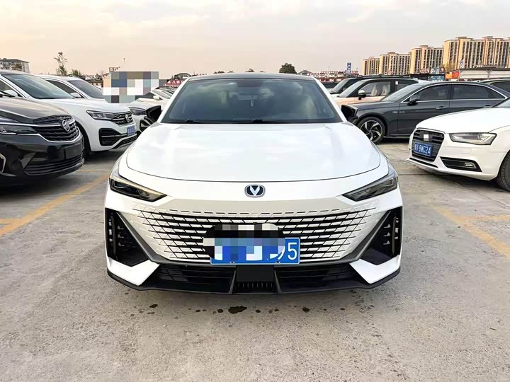 Фото 2 - Changan UNI-V