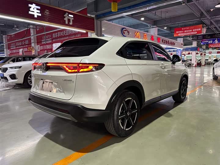 Фото 7 - Honda Vezel