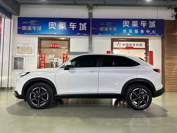 Фото 8 - Honda Vezel