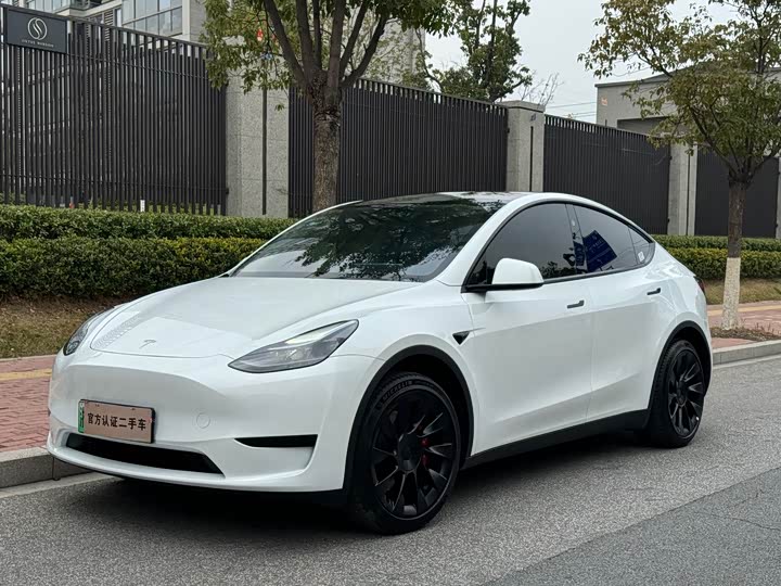 Фото 1 - Tesla Model Y