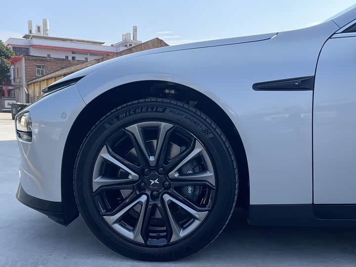 Фото 8 - XPeng P7