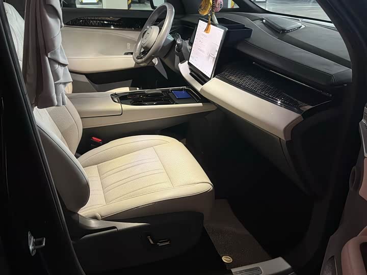 Фото 5 - Zeekr 009