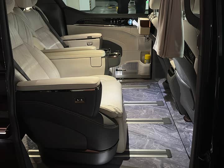 Фото 6 - Zeekr 009