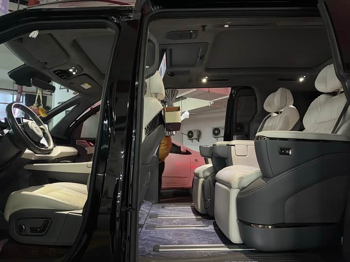 Фото 8 - Zeekr 009