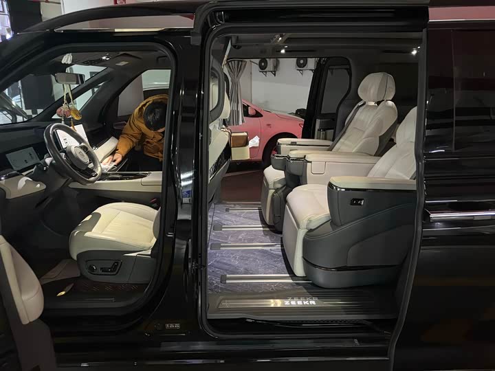 Фото 9 - Zeekr 009