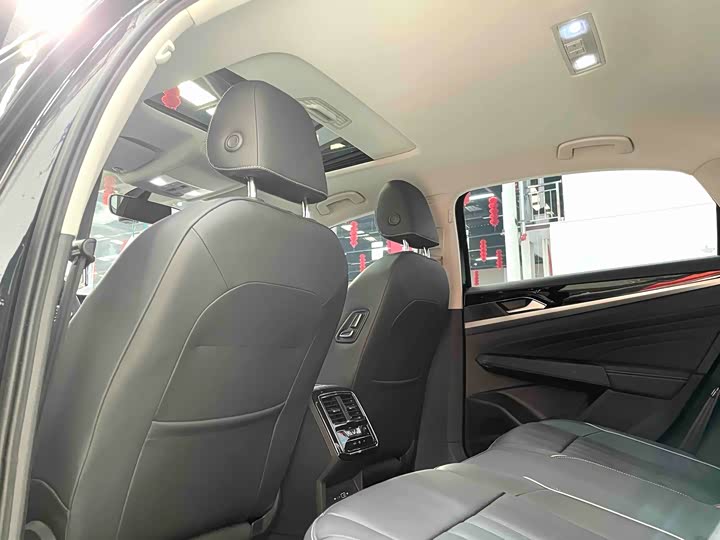 Фото 9 - Volkswagen Passat