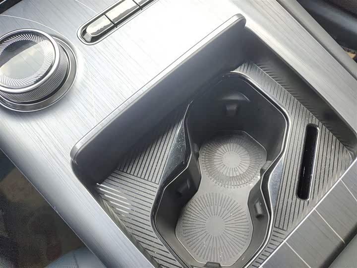 Фото 9 - Geely Galaxy E5