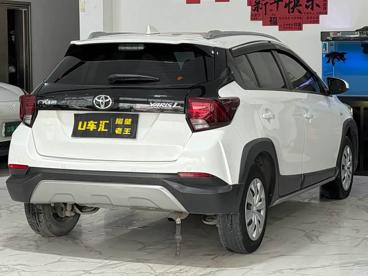 Фото 7 - Toyota Yaris L Hatchback