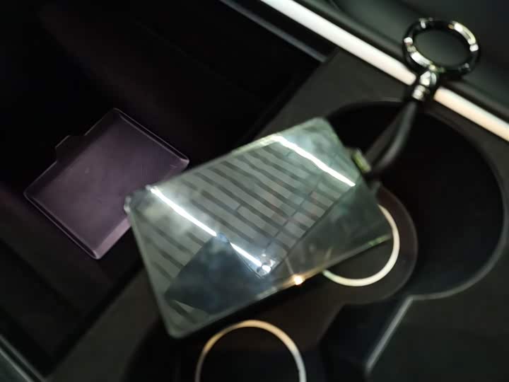 Фото 9 - Tesla Model 3