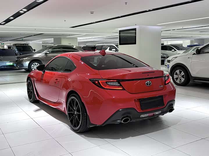 Фото 8 - Toyota GR86