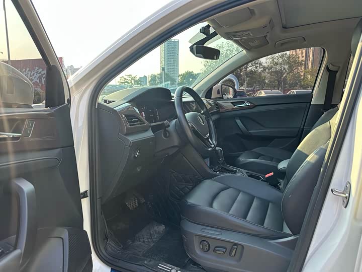 Фото 8 - Volkswagen Tharu