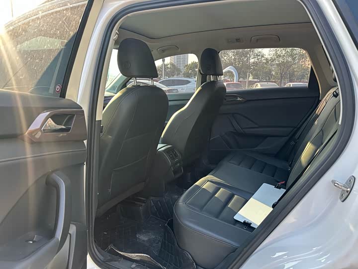 Фото 9 - Volkswagen Tharu