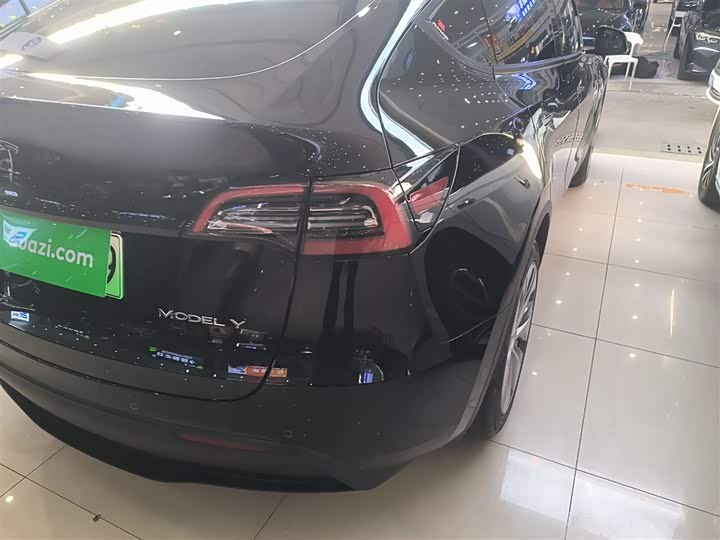 Фото 8 - Tesla Model Y