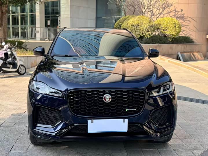 Фото 2 - Jaguar F-Pace