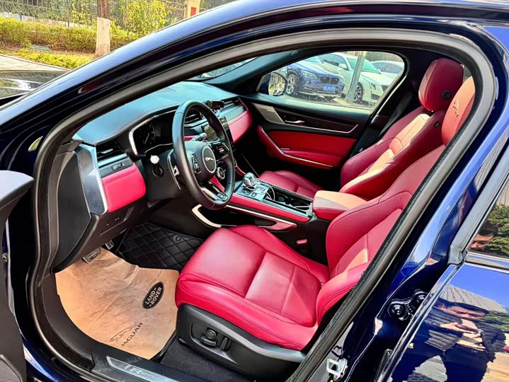 Фото 7 - Jaguar F-Pace