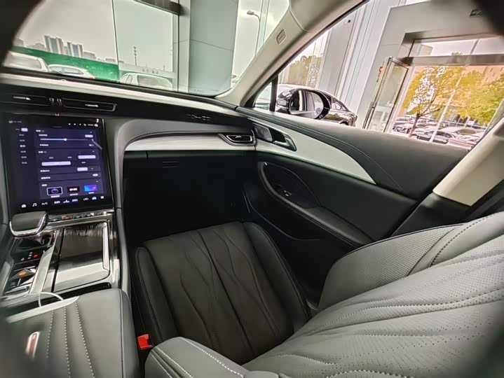 Фото 6 - Hongqi H5