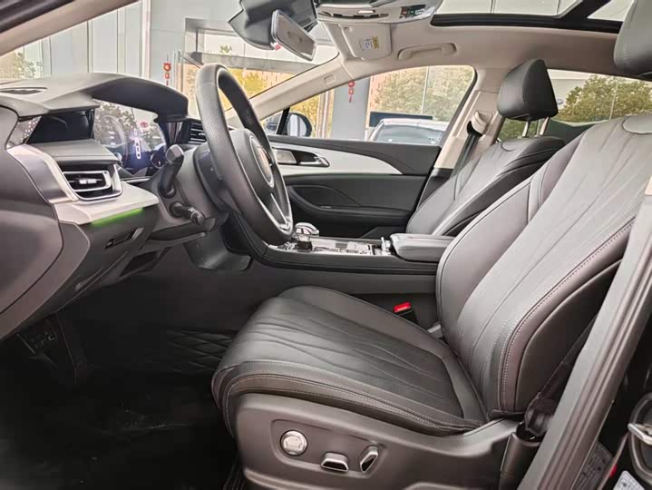 Фото 8 - Hongqi H5