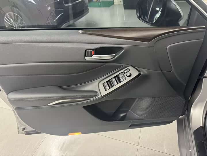 Фото 9 - Toyota Avalon