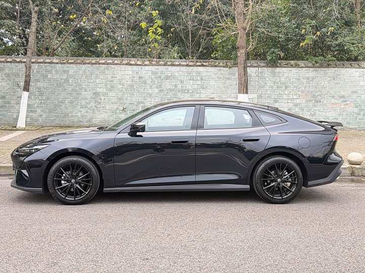 Фото 2 - Changan UNI-V