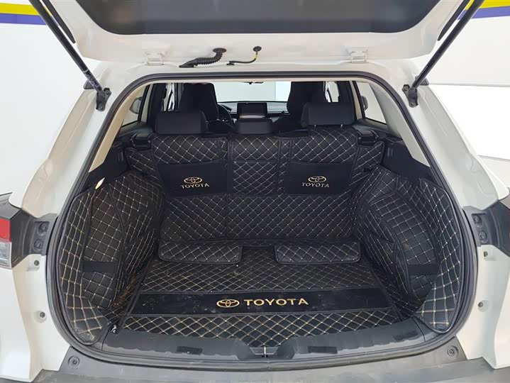 Фото 4 - Toyota Corolla Cross